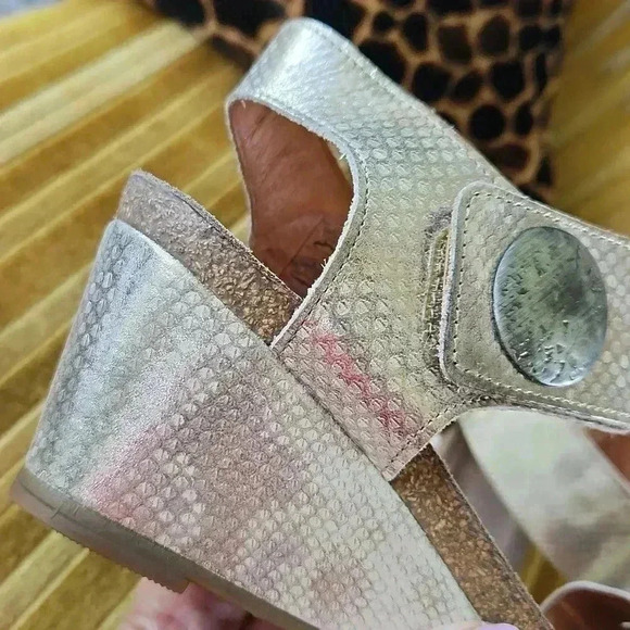 Taos Carousel 2 Wedge Sandals Metallic Gold Snake Print sz 10-10.5 - Picture 10 of 16